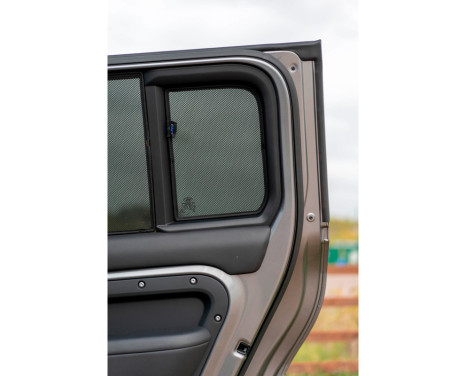 Sun blinds (rear doors) suitable for Land Rover Defender D110 5-door 2020- (4-piece), Image 7