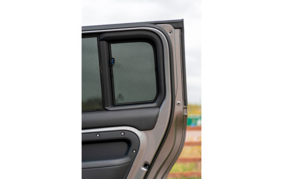 Sun blinds (rear doors) suitable for Land Rover Defender D110 5-door 2020- (4-piece), Image 7