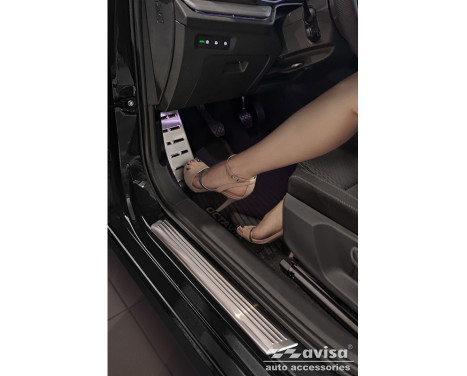 Avisa Steel Footrest suitable for Skoda Octavia (NX_) (Liftback & Combi) 2020-, Image 3