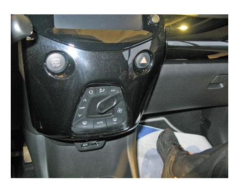 ProClip - Citroën C1- Toyota Aygo- Peugeot 108, 2014-> Angled mount, Image 5