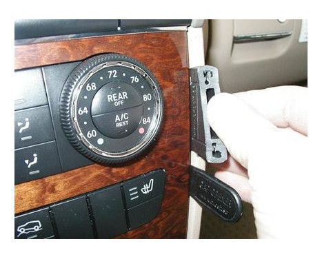 ProClip - Mercedes Benz M-Class/ ML-Class 2005-2011 Angled mount, Image 3