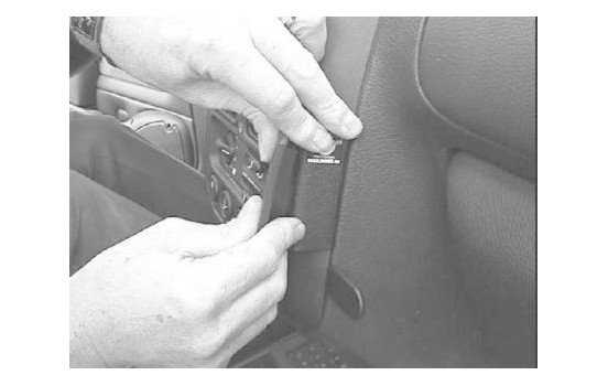 ProClip - Peugeot 106 1996-2002 Angled mount, Image 3