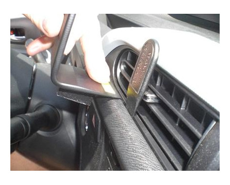 ProClip - Toyota Prius c 2012-2017 Center mount, Image 4