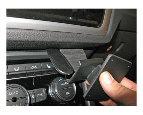 ProClip - Volkswagen Touran 2016 - Angled mount, Image 4