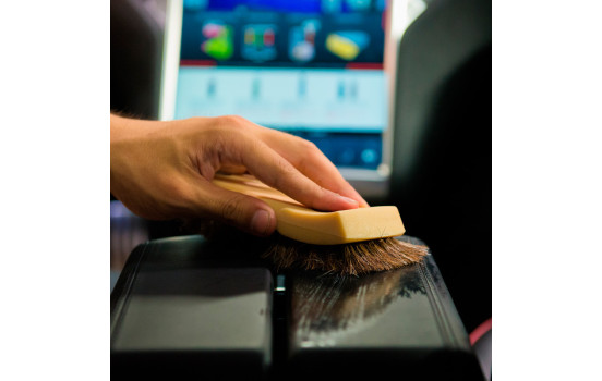 Cepillo de limpieza de cuero con cerdas largas de pelo de caballo sintético de Chemical Guys, Imagen 3