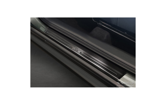 Molduras de umbral de puerta de acero inoxidable negro aptas para Toyota Aygo X 2022- 'Líneas X' - 4 piezas