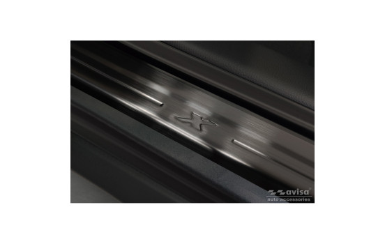 Molduras de umbral de puerta de acero inoxidable negro aptas para Toyota Aygo X 2022- 'Líneas X' - 4 piezas, Imagen 3