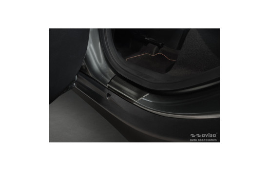 Molduras de umbral de puerta de acero inoxidable negro aptas para Toyota Aygo X 2022- 'Líneas X' - 4 piezas, Imagen 4
