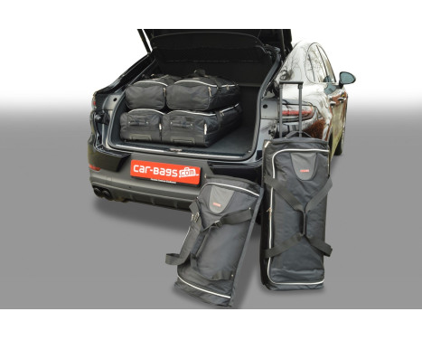 Porsche Cayenne Coupé (PO536) travel bag set 2019-present