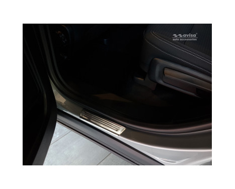 Seuils de porte en inox adaptés au Ford Kuga III 2019- 'Lines' - 4 pièces, Image 3