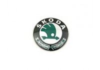 Emblema de Skoda en la parte delantera
