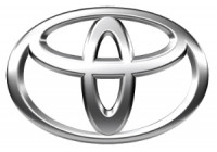 Emblema de Toyota en la parte delantera