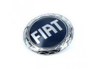 Emblema Fiat en el capó delantero