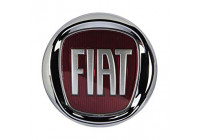 Emblema Fiat en el parachoques delantero