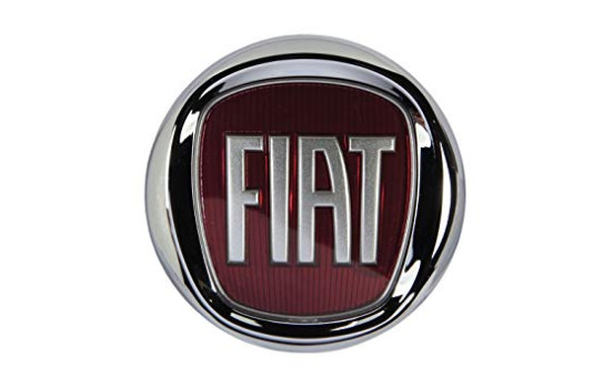 Emblema Fiat en el parachoques delantero