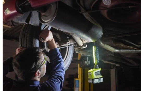 Linterna compacta inalámbrica Ryobi ONE+ de 18 V (sin batería) R18ALP-0, Imagen 3