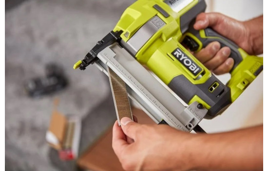 Grapadora inalámbrica Ryobi ONE+ de 18 V (sin batería) R18GS18-0, Imagen 4