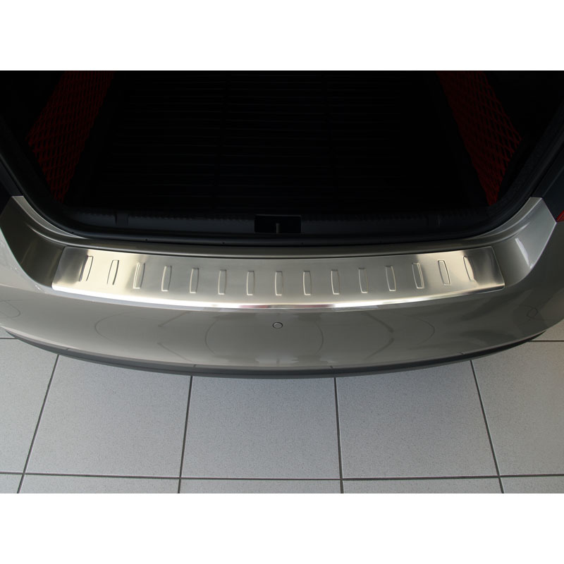 Stainless steel rear bumper protector Skoda Rapid 2012- 'Ribs' AV235771