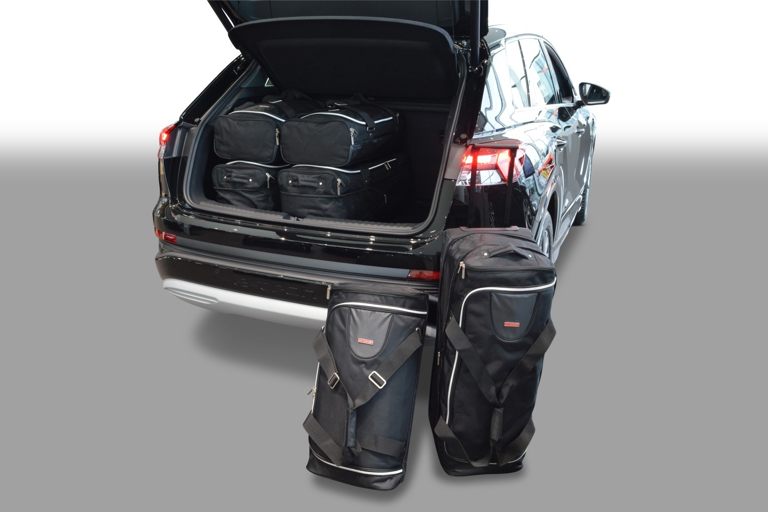 Travel bag set Audi Q4 -tron 2021-present