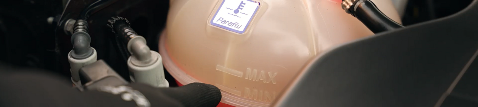 Het koelvloeistofpeil moet tussen de min en max zitten