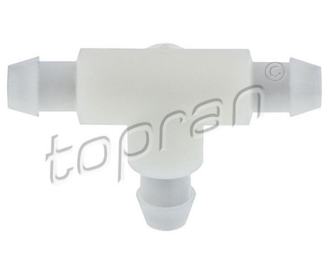 Connecting element, cleaning fluid line
